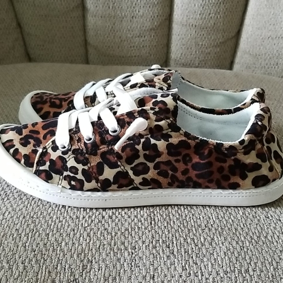 ⭐CLEARANCE SALE⭐ LEOPARD TENNIS SHOES - Picture 4 of 8